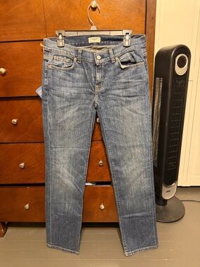 Straight-Leg Women's Jeans in Medium Blue Wash